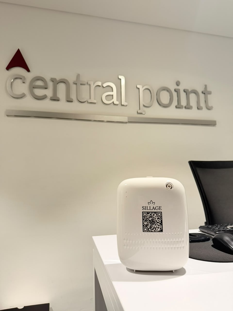 Difusor blanco Sillage instalado en las oficinas de Central Point.